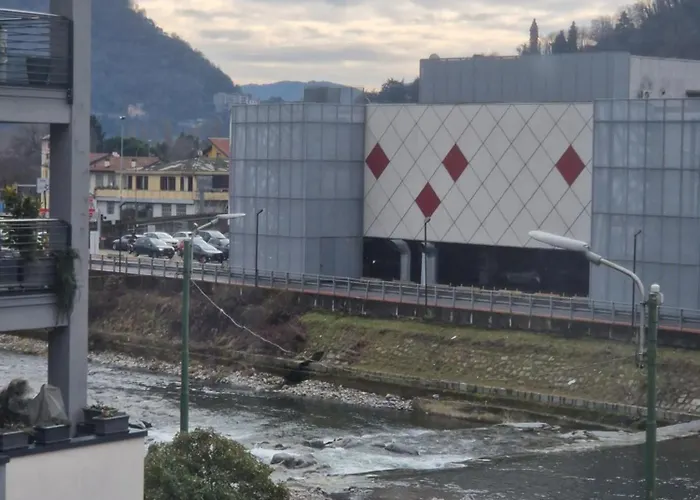 House 13 In * Cernobbio