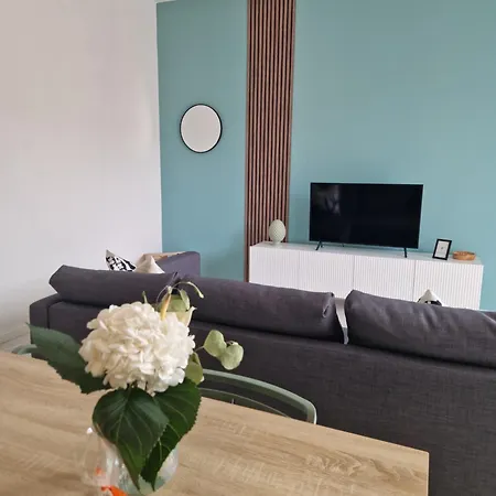 House 13 In * Cernobbio