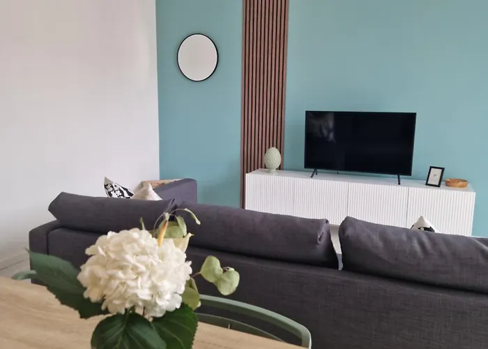 House 13 In * Cernobbio