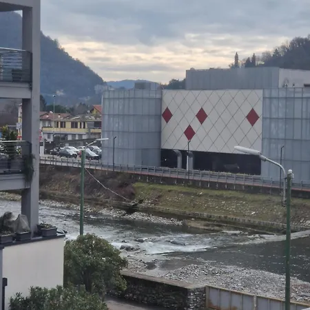 House 13 In * Cernobbio